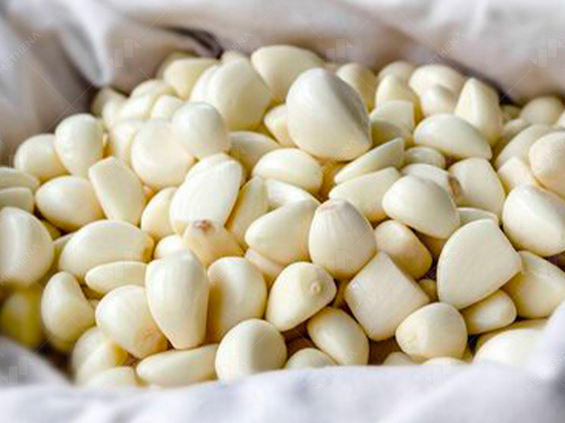 其他图片_0007_147416074-many-peeled-garlic-has-a-beautiful-white-color-it-is-used-as-a-flavoring-in-cooking-and-herbal-medic.jpg