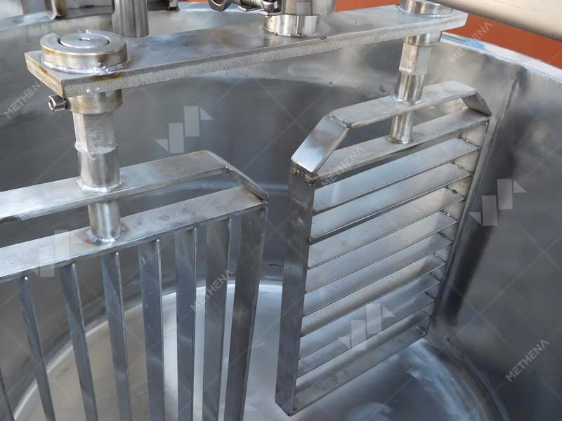 cheese making machine live shot5.jpg